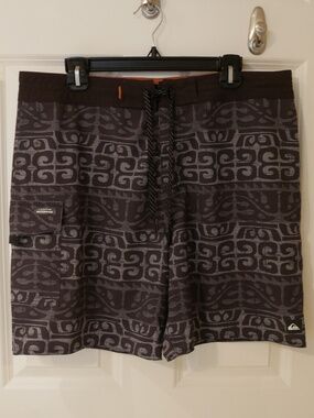 Quiksilver Mens Waterman 'Hawaiian-Tribal' 19" Boardshorts NWOT~